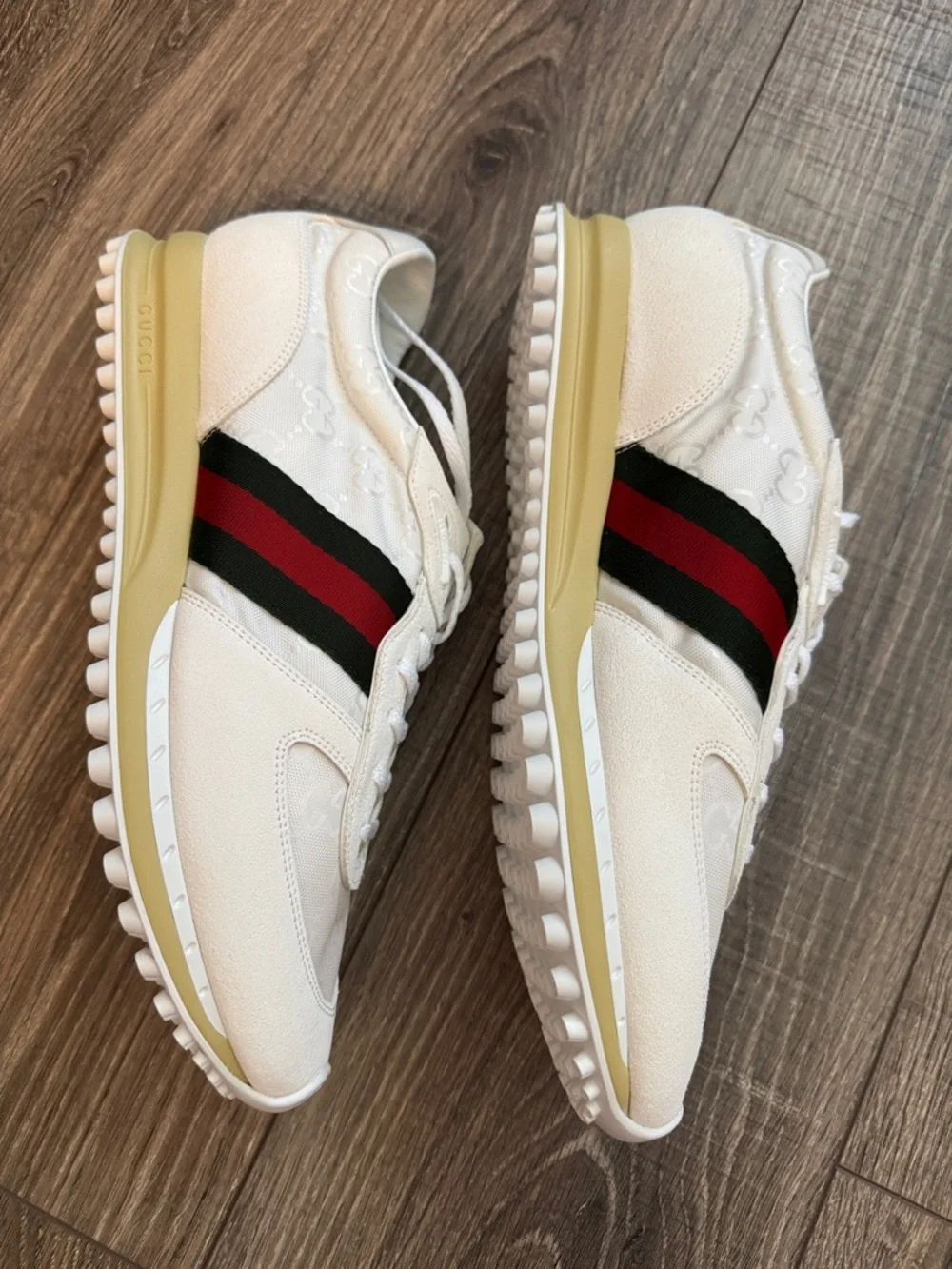 Gucci White Leather Sneakers with Red & Green Stripe - Picture 4 of 11